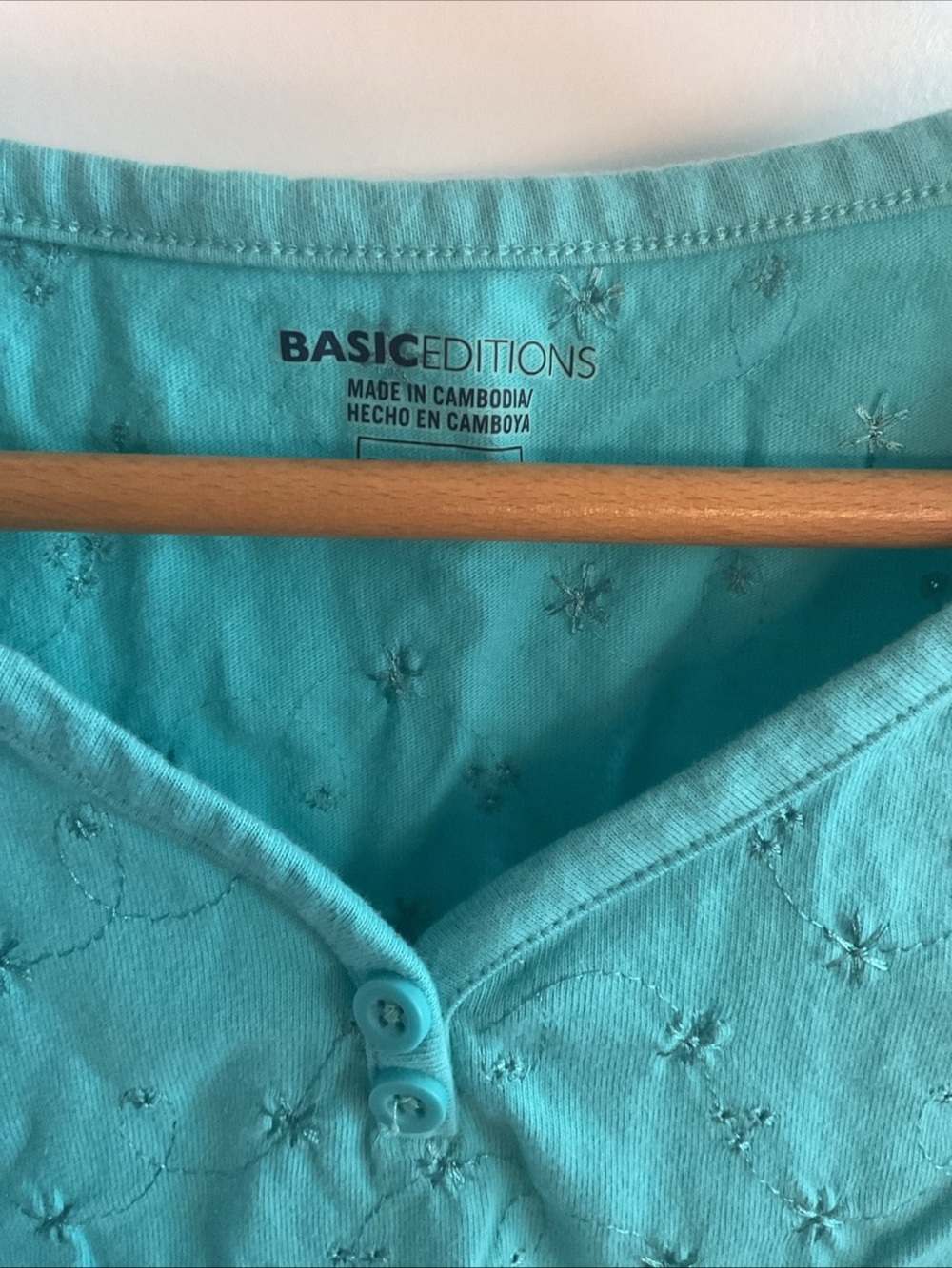Basic Editions - Turquoise Eyelet V-Neck Tank - Ladies Size X-Large - Picture 3 of 11